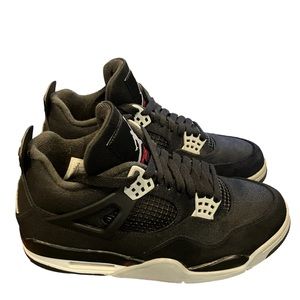 Air Jordon 4 Retro SE size 8, Black/LT Steel, Grey-White